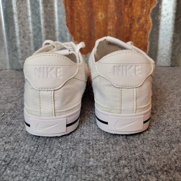 Nike Woman's White Canvas Sneakers‎ - Picture 2 of 5